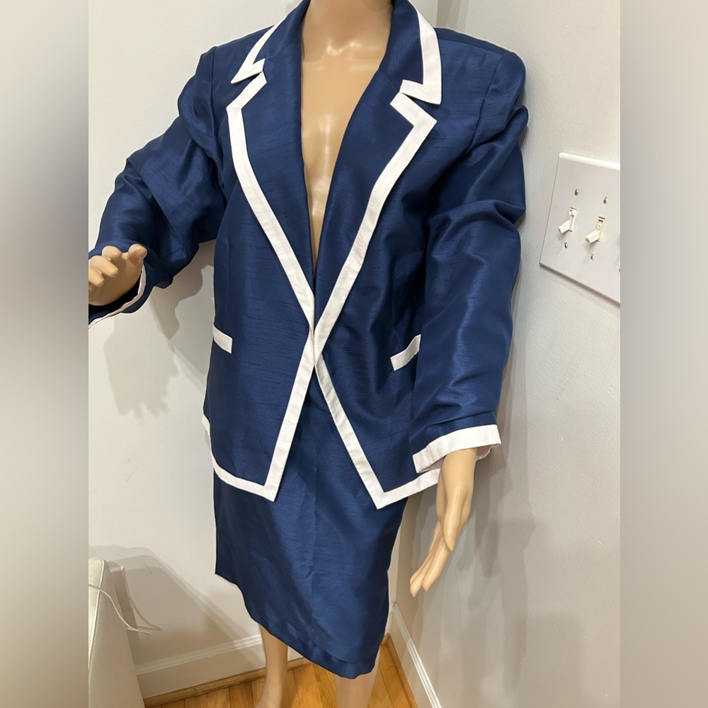 Lovely Trim Skirt Suit!